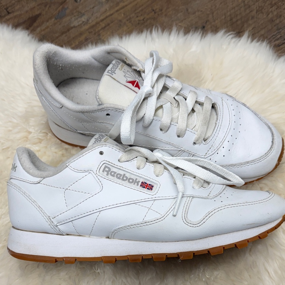 Reebok White Leather Low-Top Sneakers with Gum Sole size 7.5